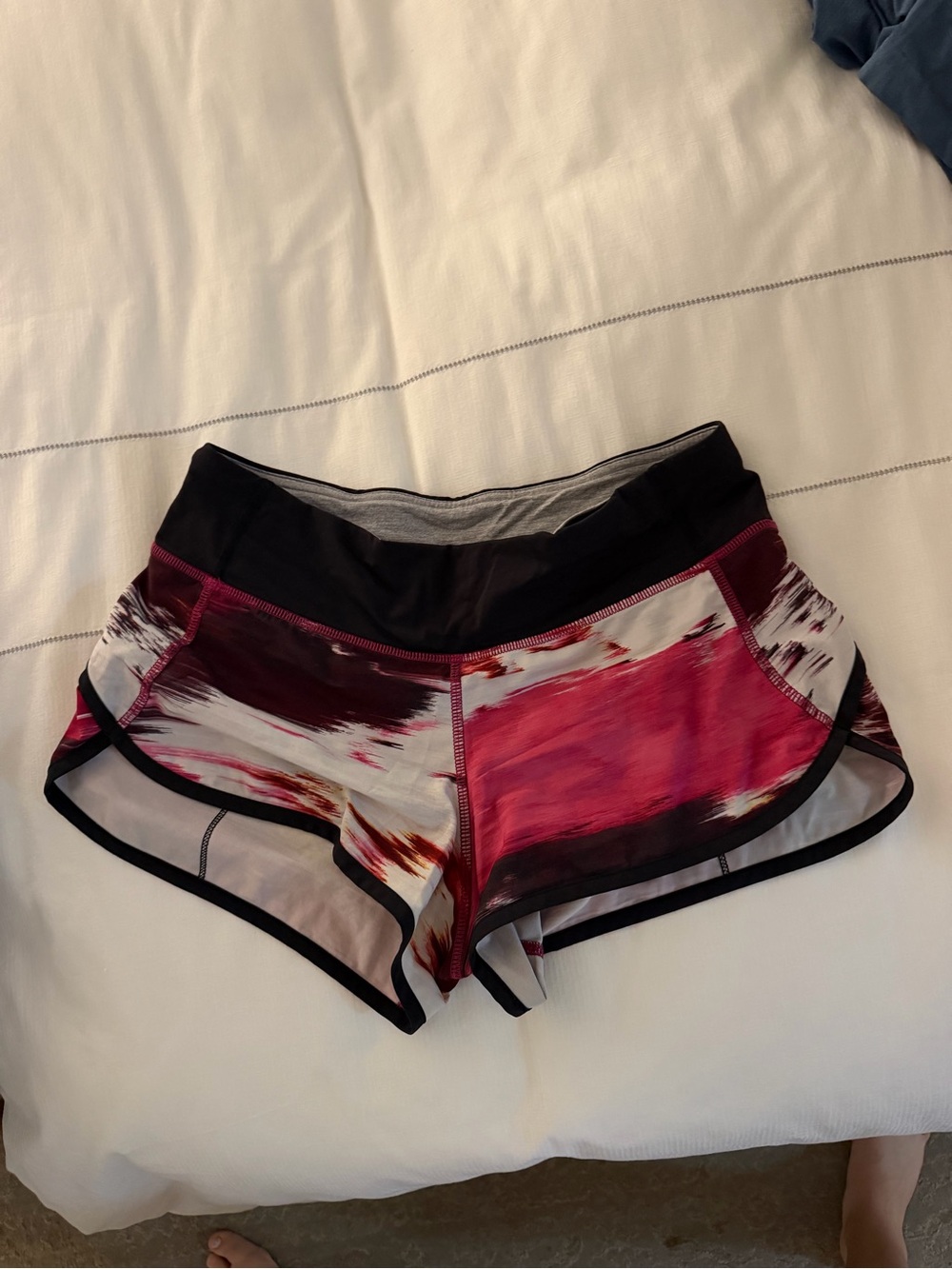 Lululemon Speed up Shorts size 4 2.5”